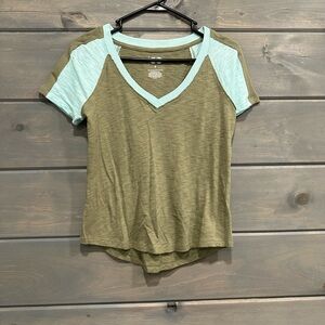 Junior’s V-Neck Top